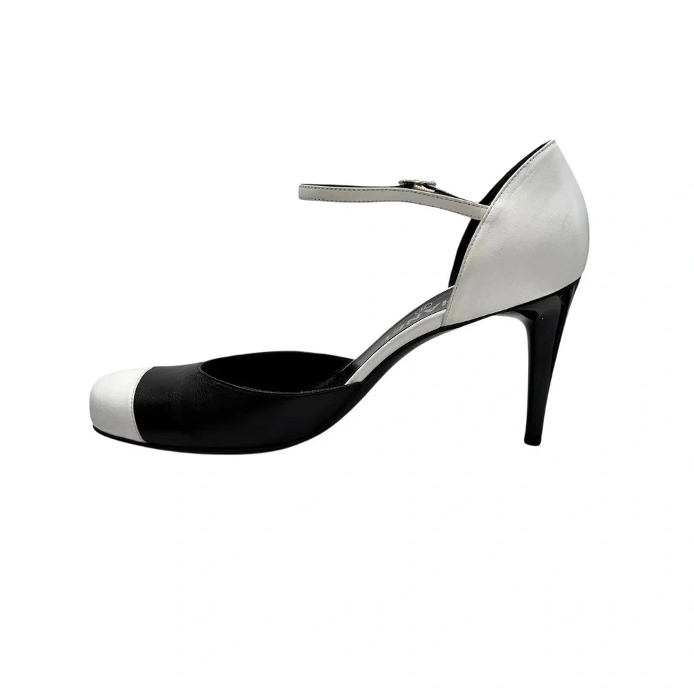 CHANEL BLACK AND WHITE CAP TOE ANKLE STRAP ROUND TOE STILETTO